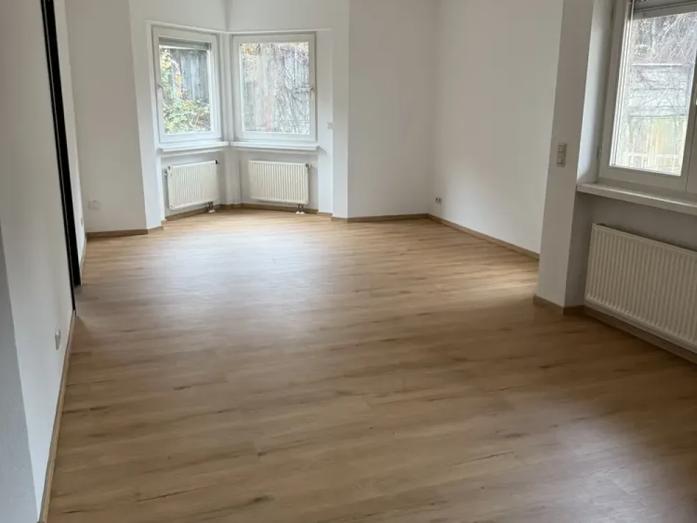 Helle 2-Zimmer-Wohnung mit Balkon im 2. OG in Stuttgart-Untertürkheim zu vermieten