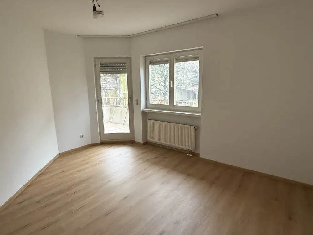 Helle 2-Zimmer-Wohnung mit Balkon im 2. OG in Stuttgart-Untertürkheim zu vermieten