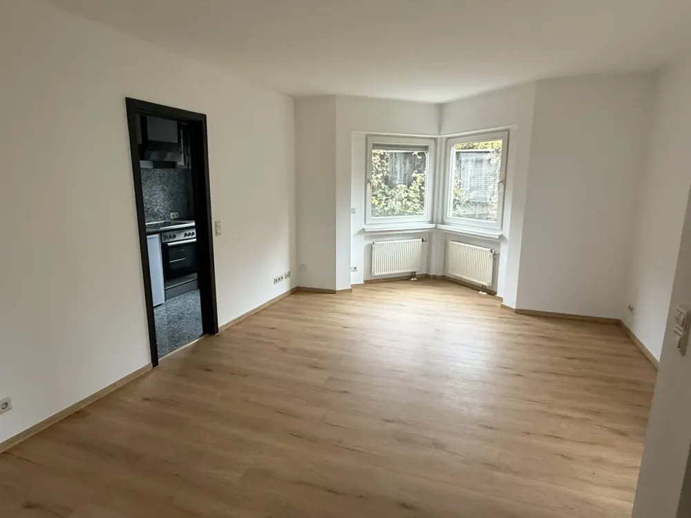 Helle 2-Zimmer-Wohnung mit Balkon im 2. OG in Stuttgart-Untertürkheim zu vermieten