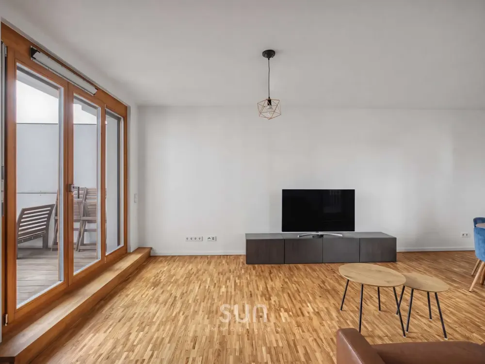 EUROPAVIERTEL-Parkend Furnished 2-Room Apartment with Europa Garden View and Large Terrace