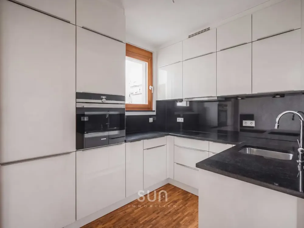 EUROPAVIERTEL-Parkend Furnished 2-Room Apartment with Europa Garden View and Large Terrace