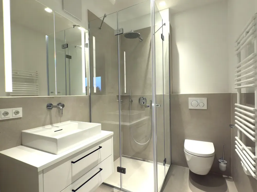 Beautiful, sunny and high-quality furnished 2-room apartment with 3 balconies