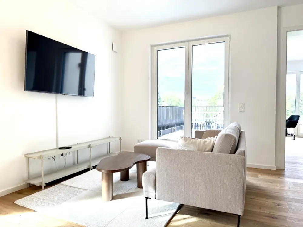 Beautiful, sunny and high-quality furnished 2-room apartment with 3 balconies