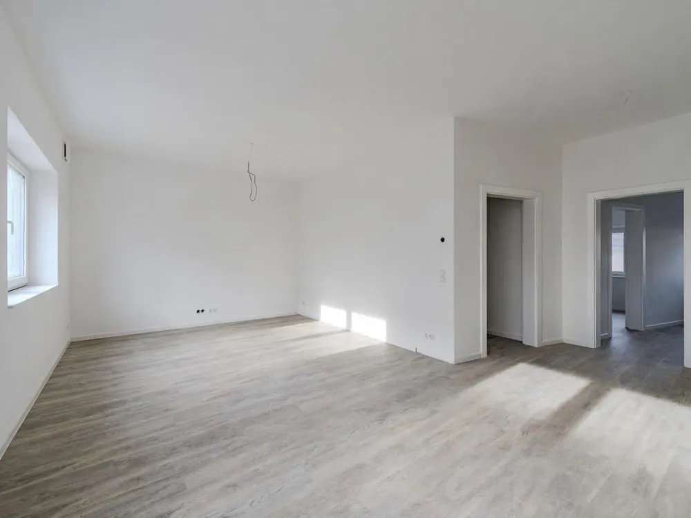 Lichtdurchflutete 2,5-Zimmer-Wohnung, frisch saniert & energieeffizient