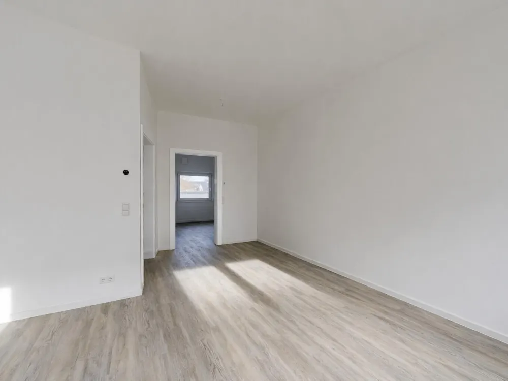 Lichtdurchflutete 2,5-Zimmer-Wohnung, frisch saniert & energieeffizient