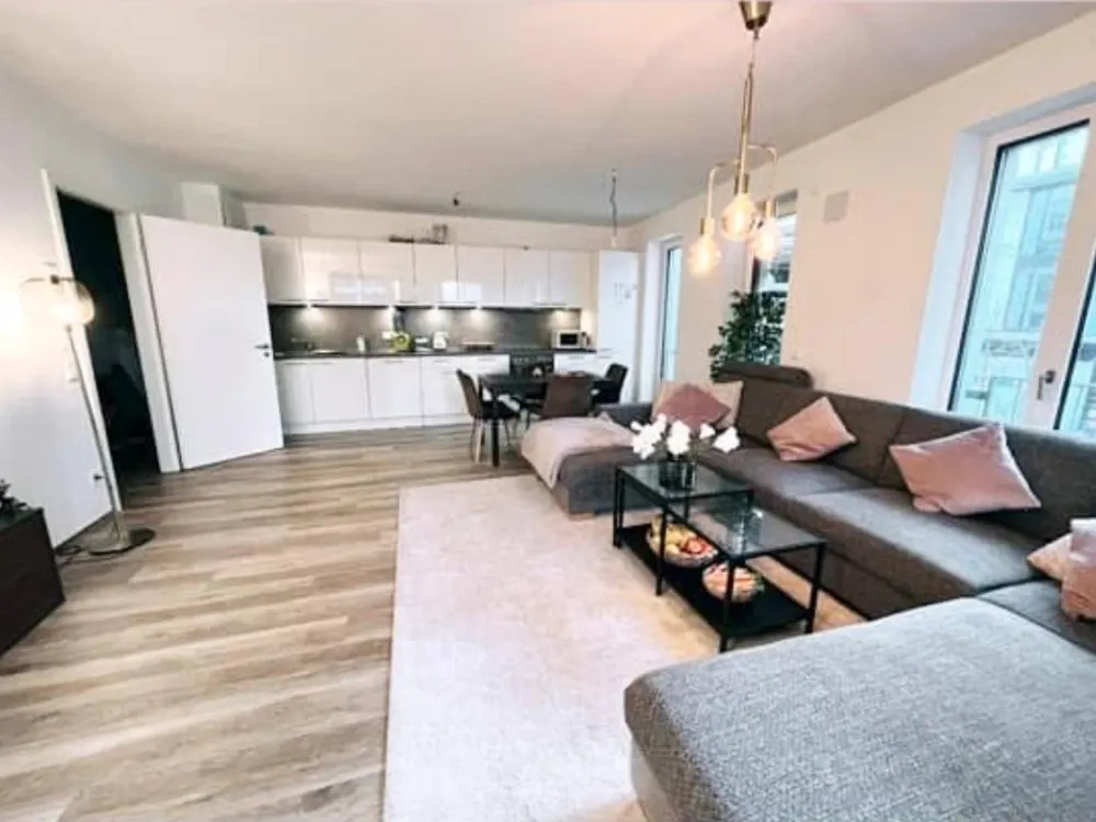 Luxus 71m² Hochhaus im Henninger Turm | Balkon & Stadtblick