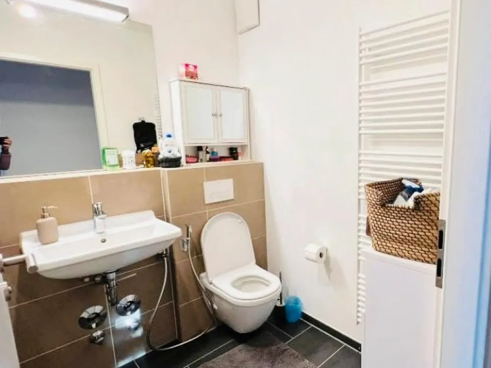 Luxus 71m² Hochhaus im Henninger Turm | Balkon & Stadtblick
