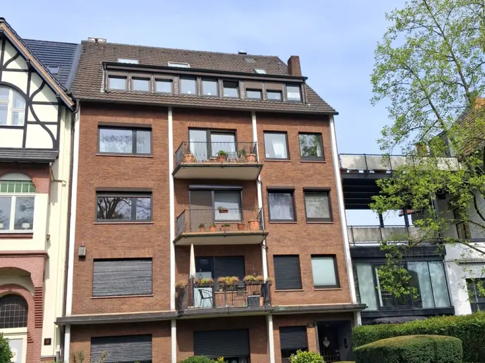 Schöne und geräumige 3 Zimmer Wohnung mit großem Balkon!