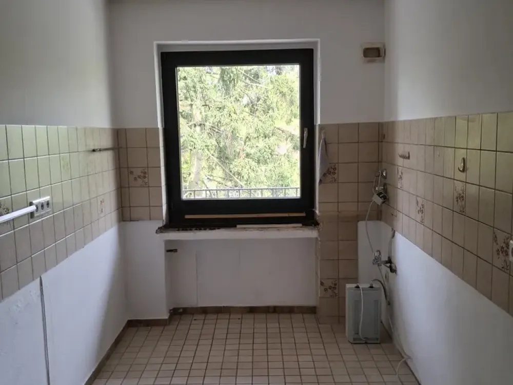 Schöne und geräumige 3 Zimmer Wohnung mit großem Balkon!