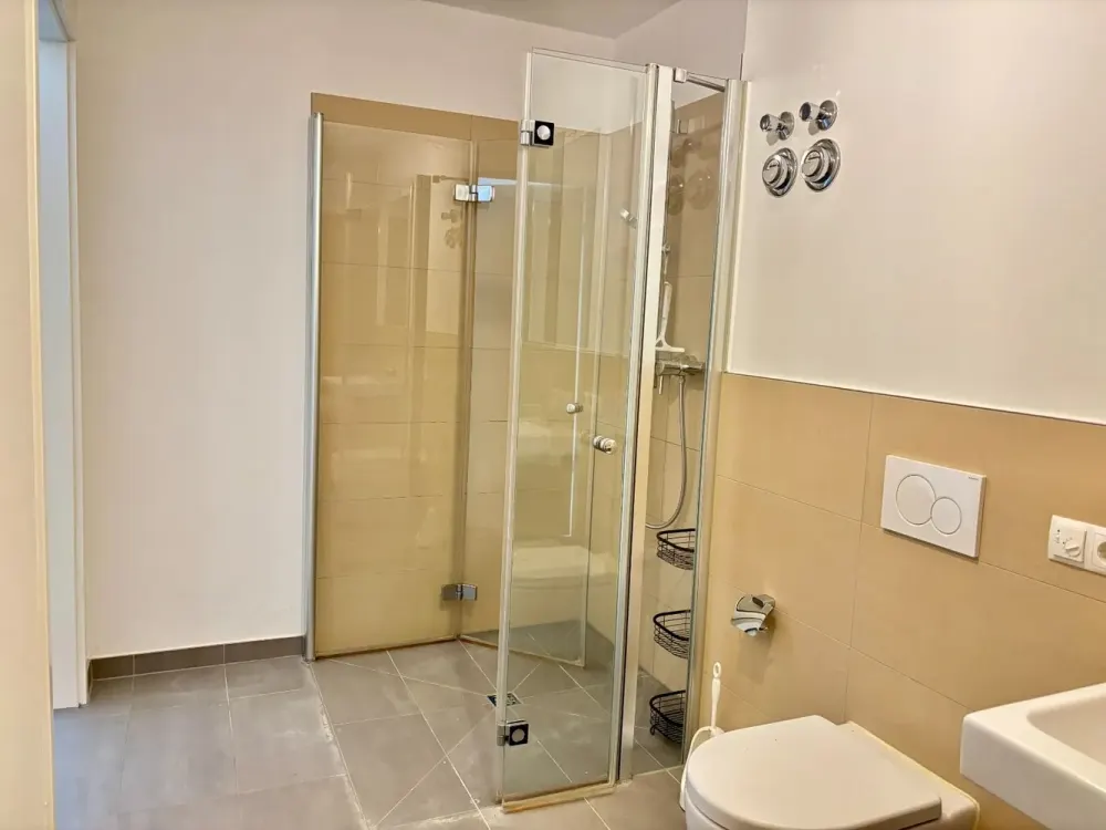 2-Zimmer-Neubauwohnung mit großem Balkon in Berlin-Neukölln
