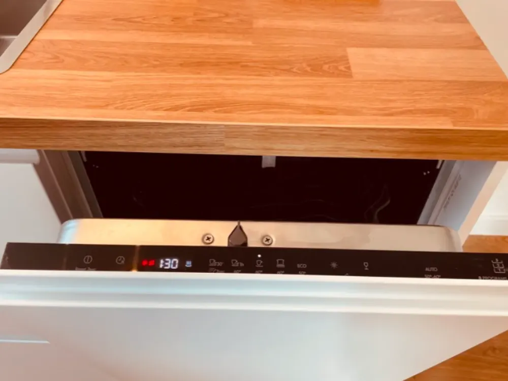 Hochwertig sanierte & möblierte Wohnung mit Balkon