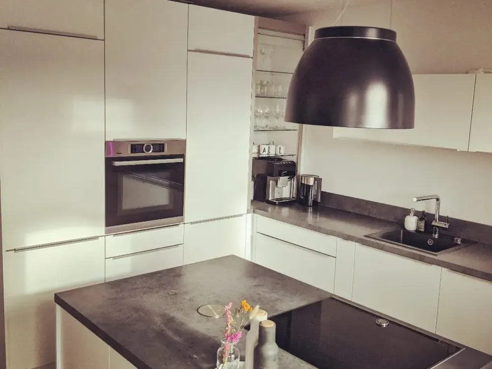 Helle,stilvolle, sowie neuwertige 3-Zimmer-Wohnung mit großer Dachterrasse und EBK