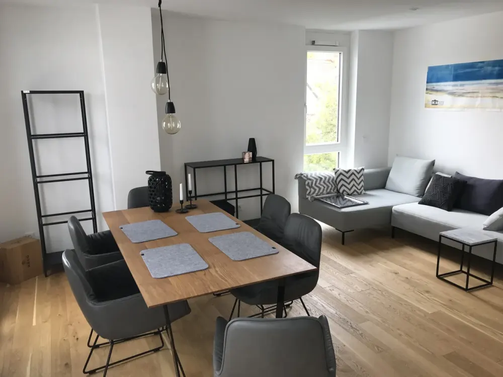 Helle,stilvolle, sowie neuwertige 3-Zimmer-Wohnung mit großer Dachterrasse und EBK