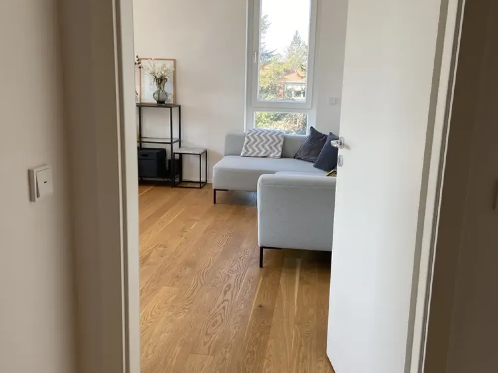 Helle,stilvolle, sowie neuwertige 3-Zimmer-Wohnung mit großer Dachterrasse und EBK