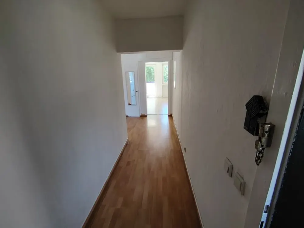 4-Zimmer Wohnung im 1.OG mit Aufzug, Küche, Bad und Süd-Balkon