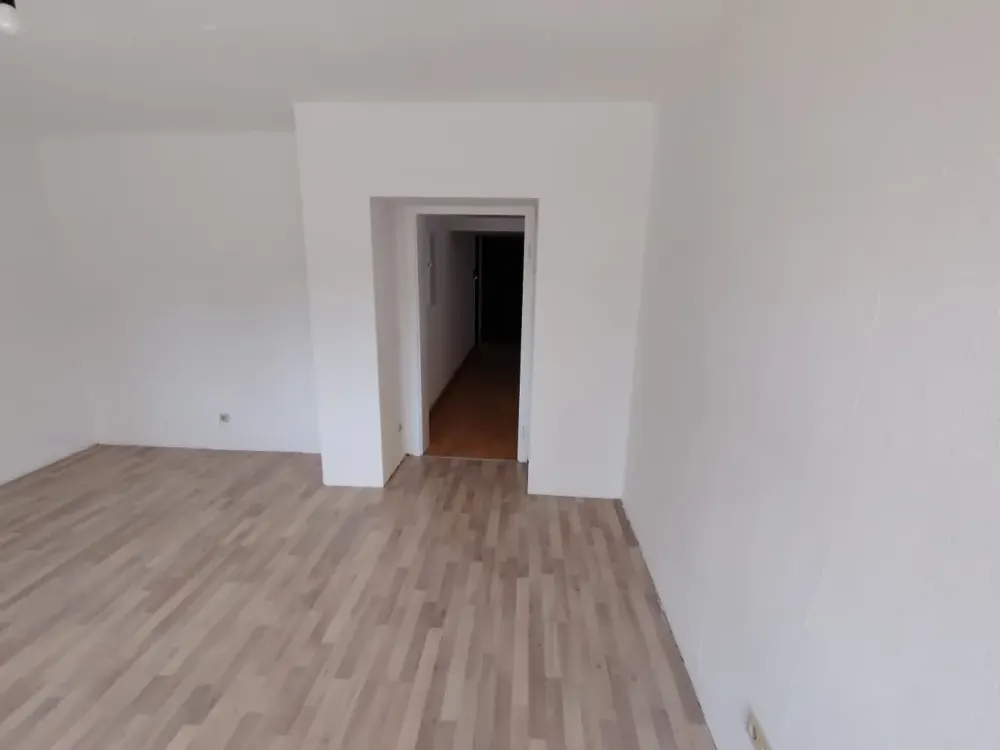 4-Zimmer Wohnung im 1.OG mit Aufzug, Küche, Bad und Süd-Balkon