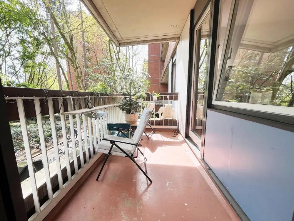 Wohnen im Grünen! Modernisierte, helle 3-Zimmer-Wohnung + Süd-Balkon, neues Bad, Abstellraum, Aufzug