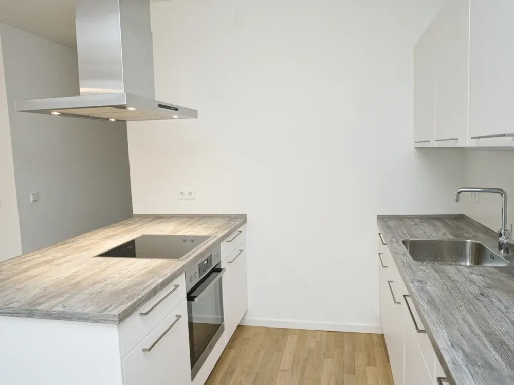 Moderne 3-Zimmer-Wohnung mit Einbauküche und Balkon in Grünau, Berlin