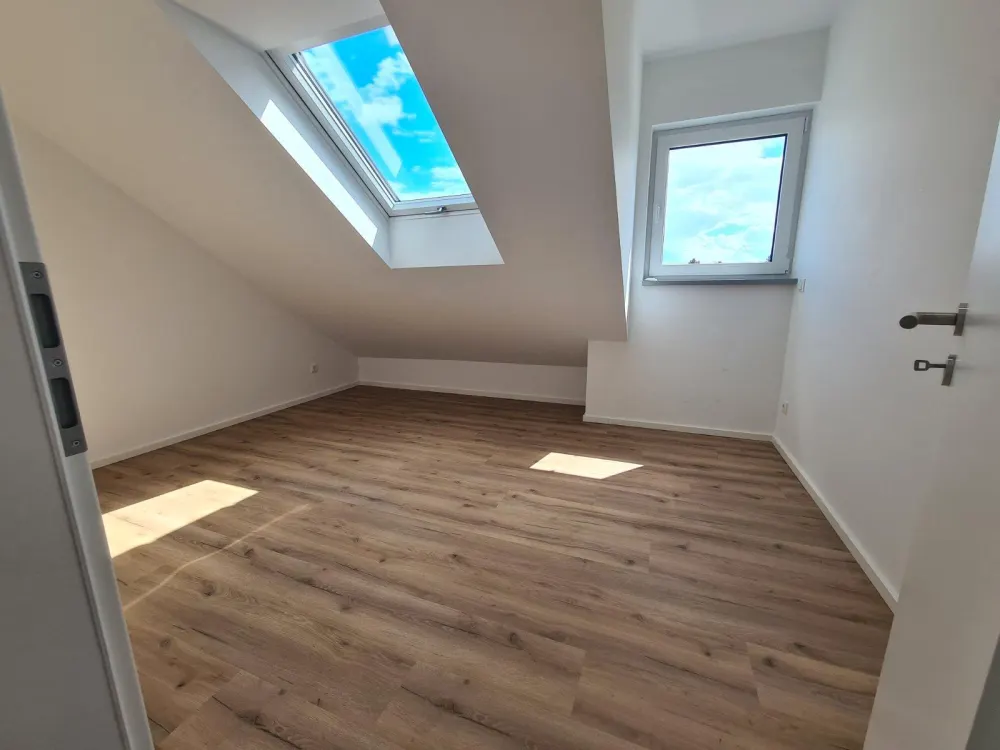 Neubau Erstbezug Helle 2-Zimmer Dachgeschoss mit Balkon Mörfelden