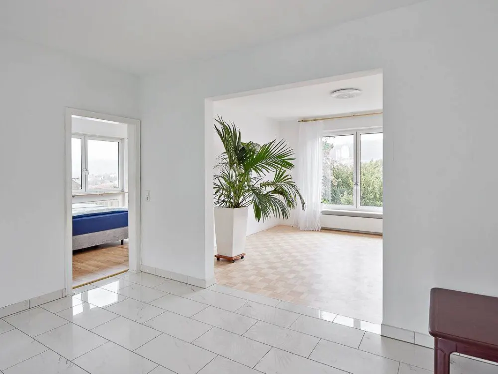 Möblierte Etagenwohnung in Stuttgart-West: Lichtdurchflutet, Charmant mit Balkon