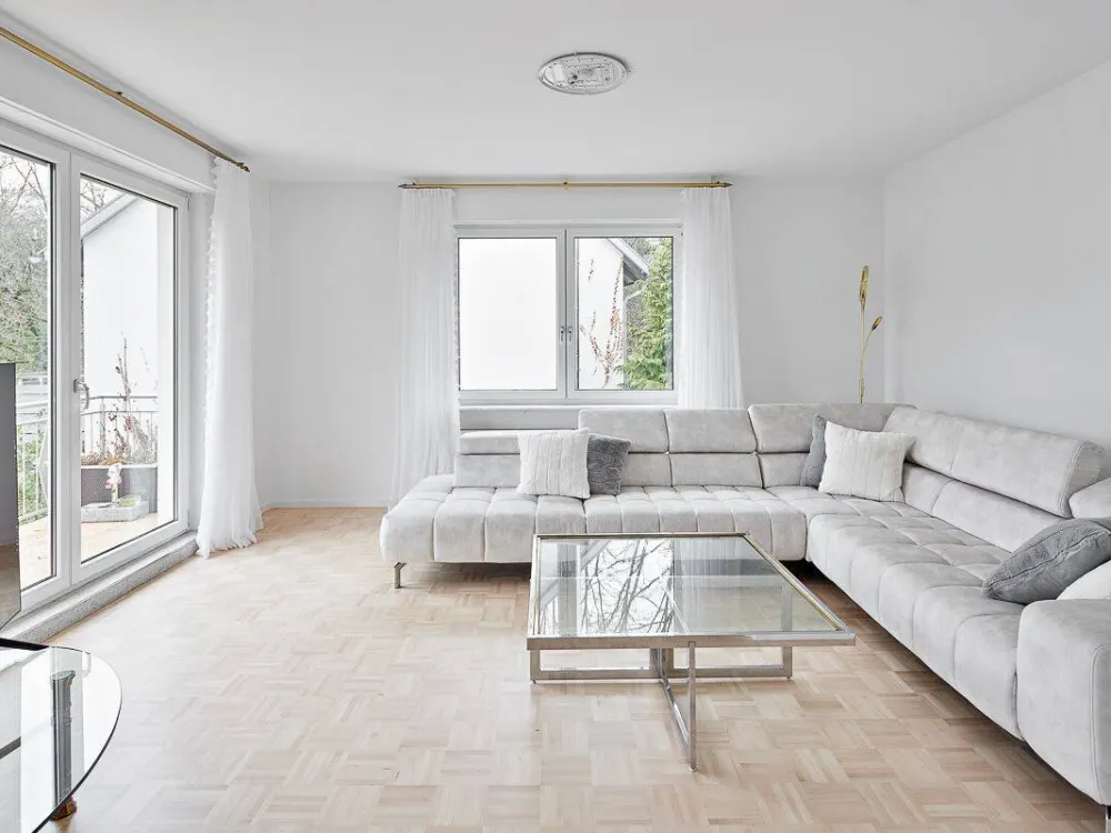 Möblierte Etagenwohnung in Stuttgart-West: Lichtdurchflutet, Charmant mit Balkon