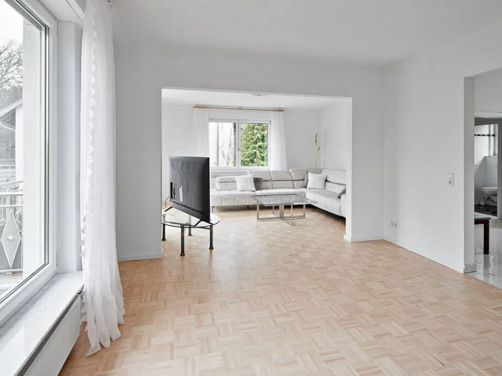 Möblierte Etagenwohnung in Stuttgart-West: Lichtdurchflutet, Charmant mit Balkon