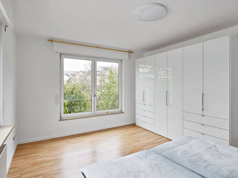 Möblierte Etagenwohnung in Stuttgart-West: Lichtdurchflutet, Charmant mit Balkon