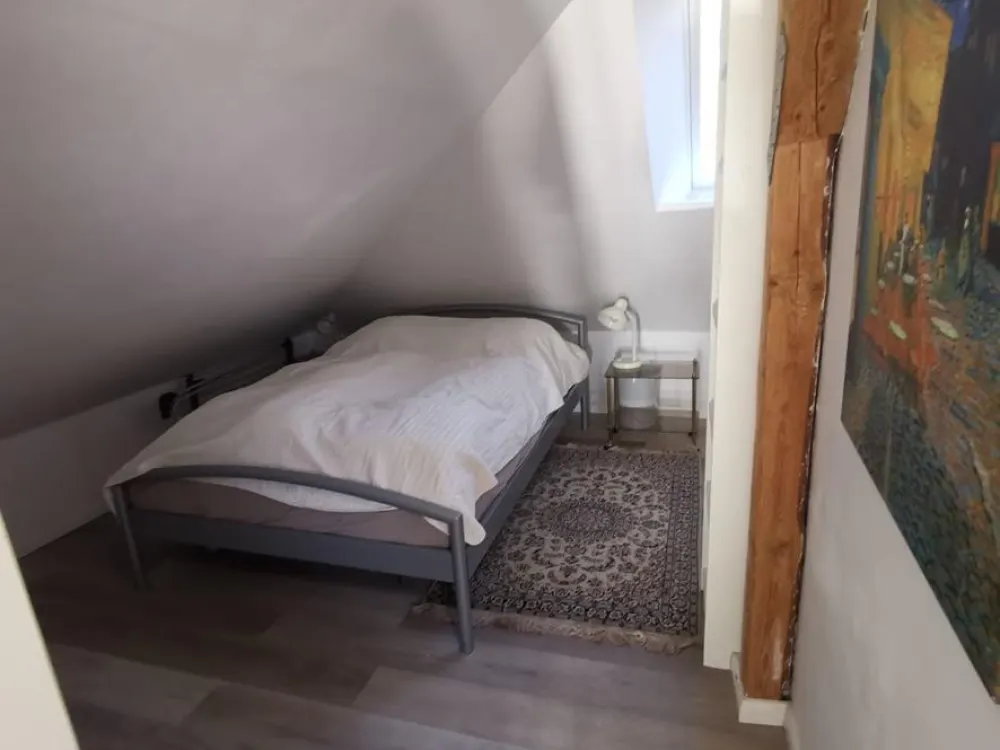 Möbl. Dach-Apartment, Terrasse, 5 Min AKN & Bus 5, von privat