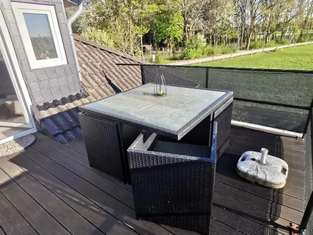 Möbl. Dach-Apartment, Terrasse, 5 Min AKN & Bus 5, von privat
