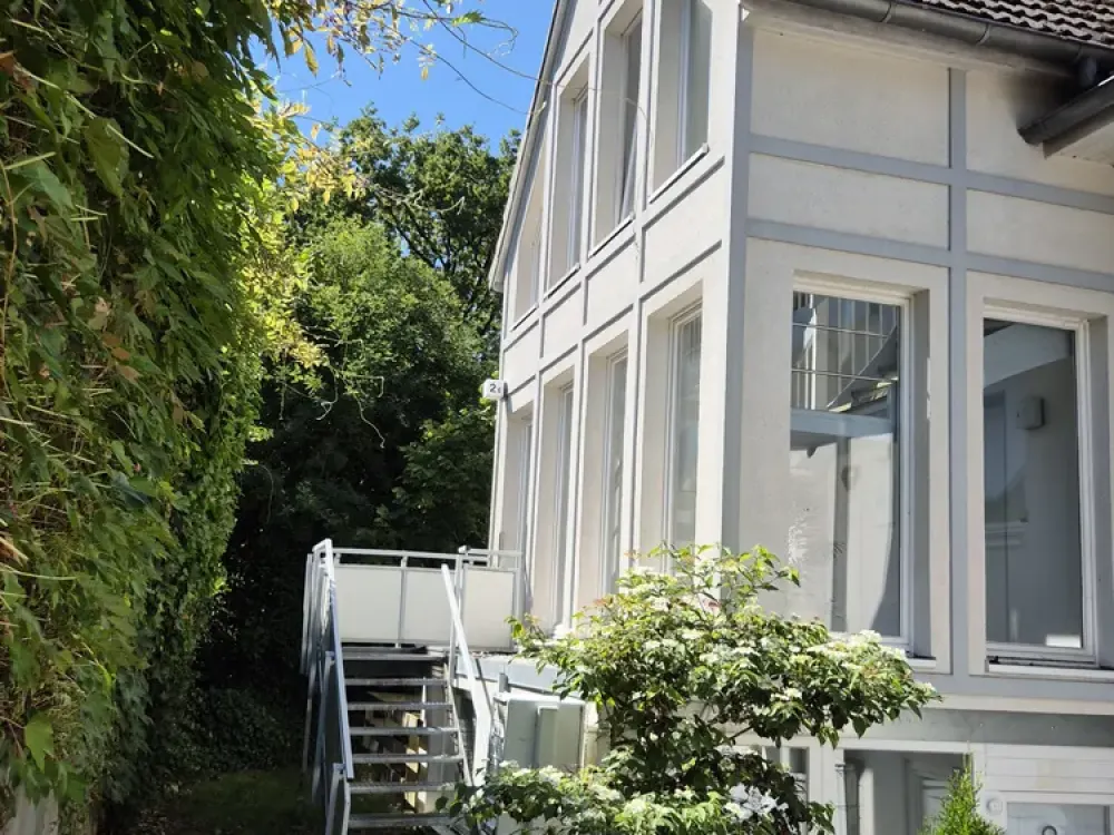 Großzügige 4- Zimmer Maisonette Wohnung in Sackgassenlage