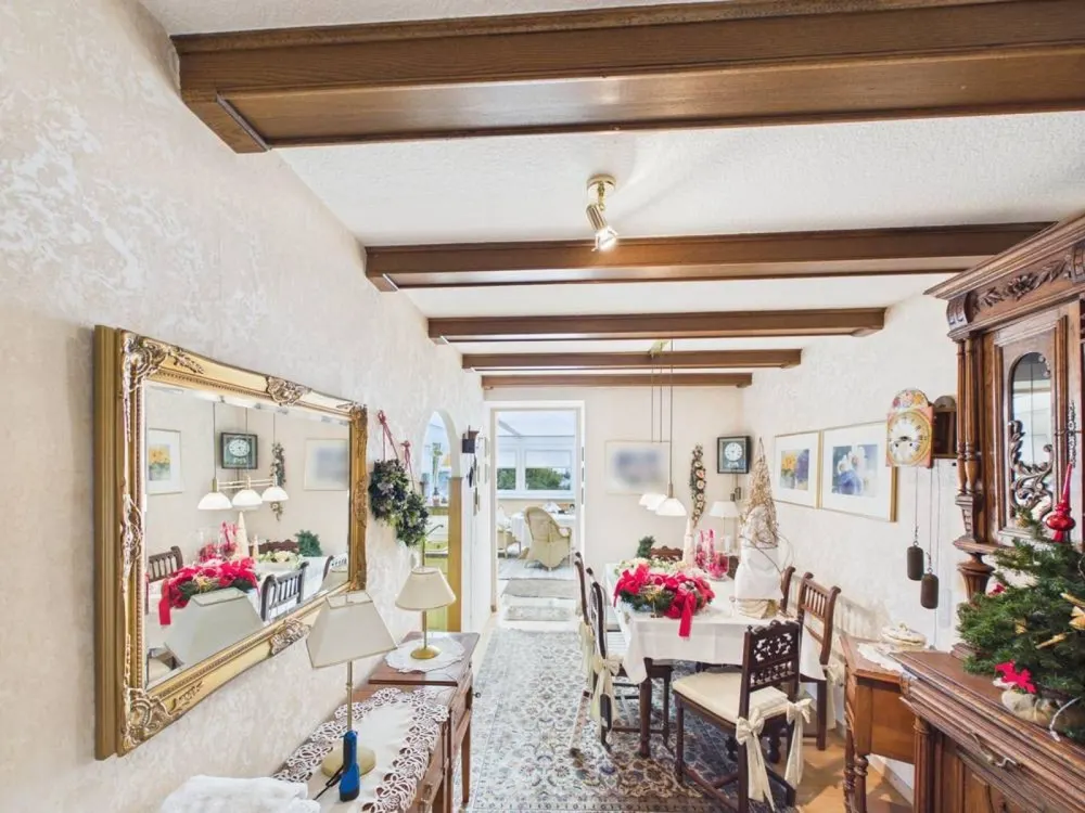 Zur Vermietung: Großzügiges Wohnen auf 119 m², mit Wintergarten & Terrasse!