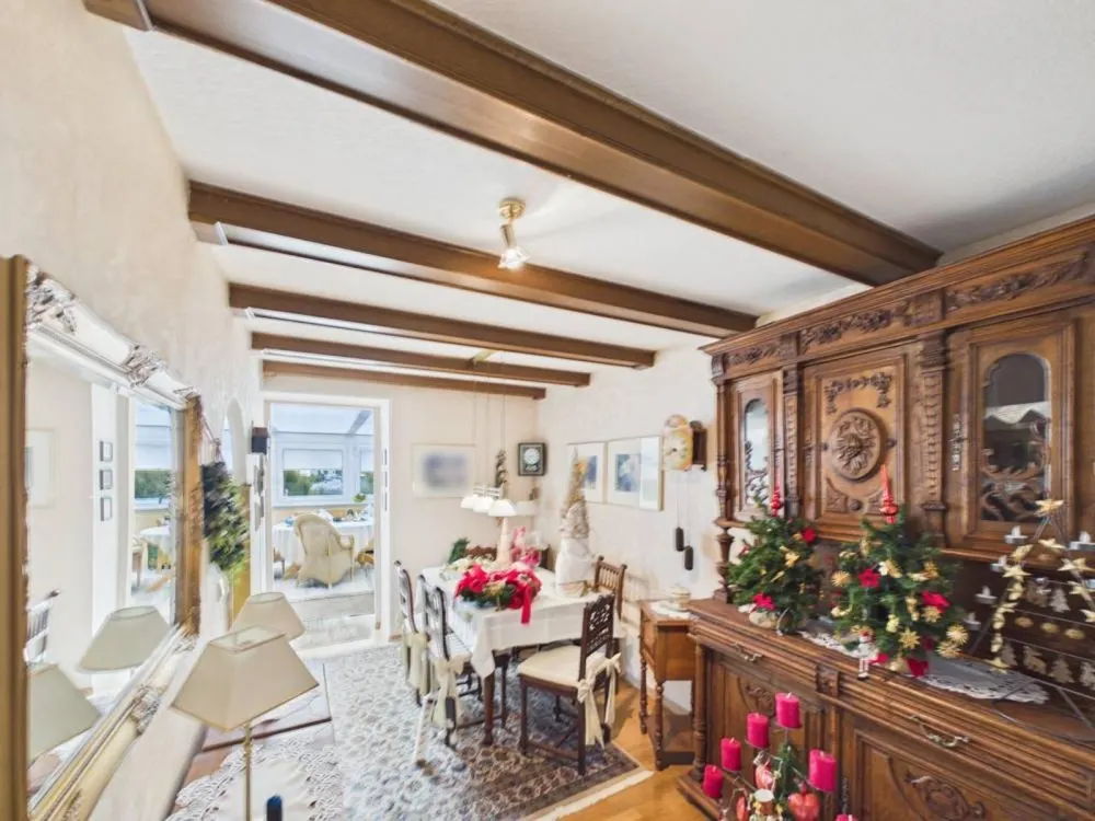Zur Vermietung: Großzügiges Wohnen auf 119 m², mit Wintergarten & Terrasse!