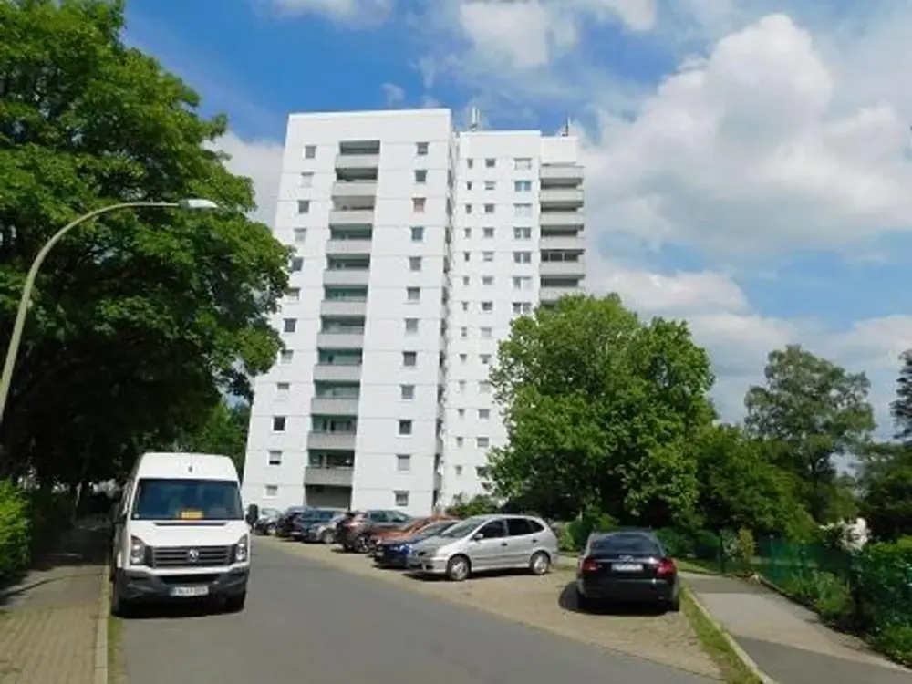 Wohnung mit Ausblick, neu renoviert mit Balkon!