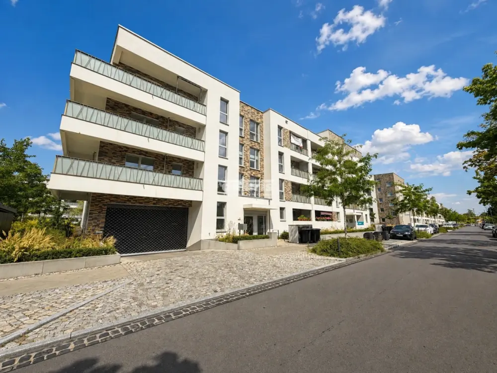 Family-friendly 4-room apartment with balcony & two bathrooms