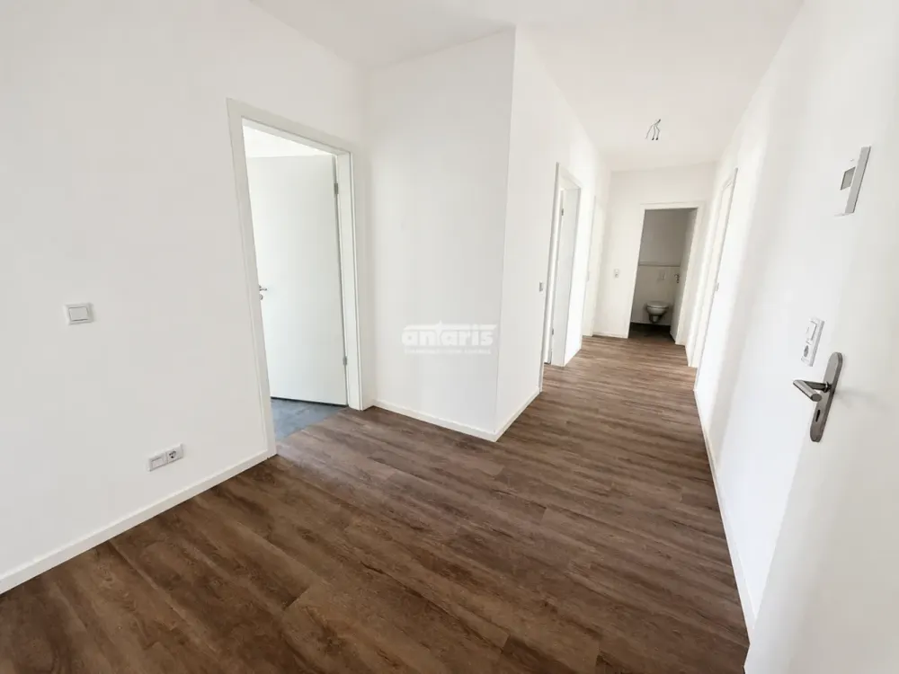 Family-friendly 4-room apartment with balcony & two bathrooms