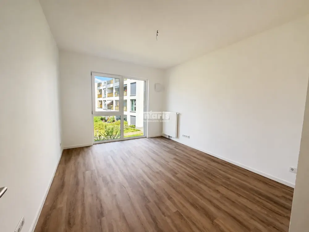Family-friendly 4-room apartment with balcony & two bathrooms