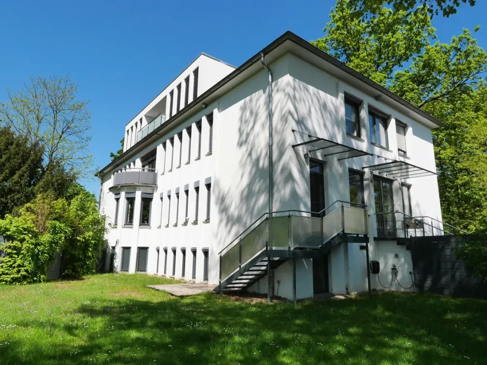 Elegantes Wohnen auf zwei Ebenen mit herrlichem Garten