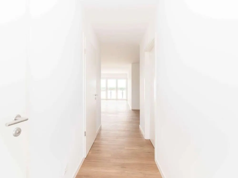 Sonnige, helle und moderne 3-Raum-Wohnung mit Balkon und FBH