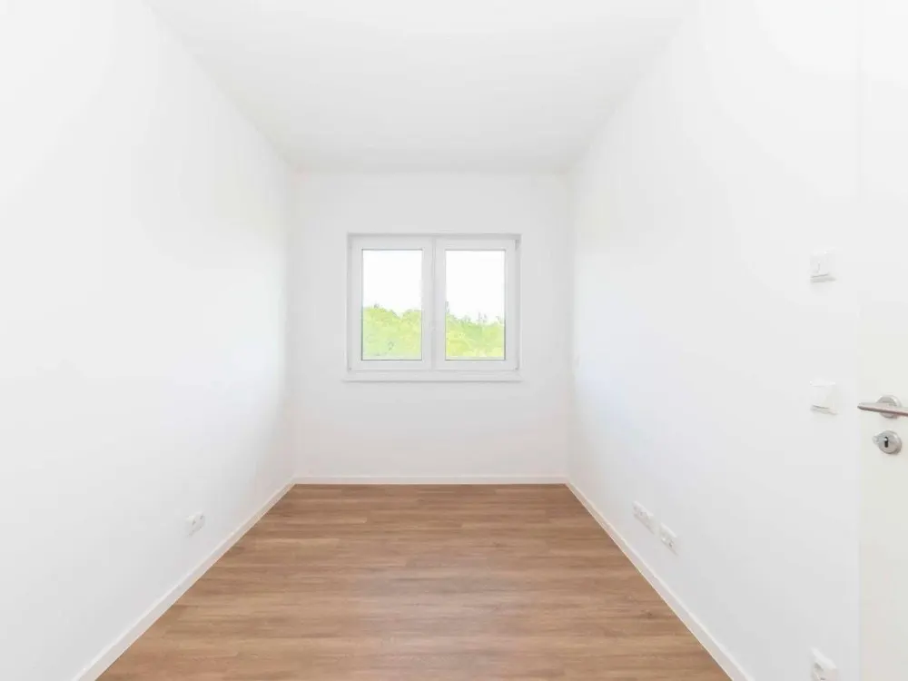 Sonnige, helle und moderne 3-Raum-Wohnung mit Balkon und FBH