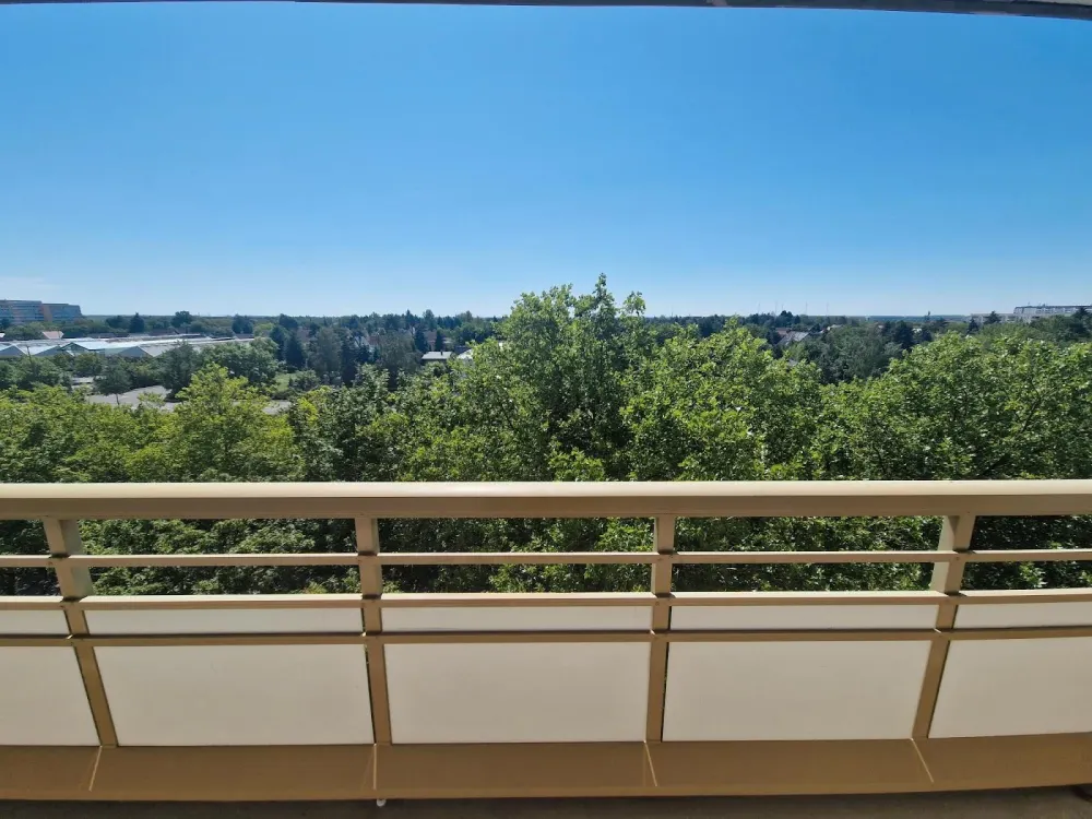 **2 KM FREI**3-Zimmer-Wohnung // DG // Balkon // Bad mit Dusche // ab 15.09.2026