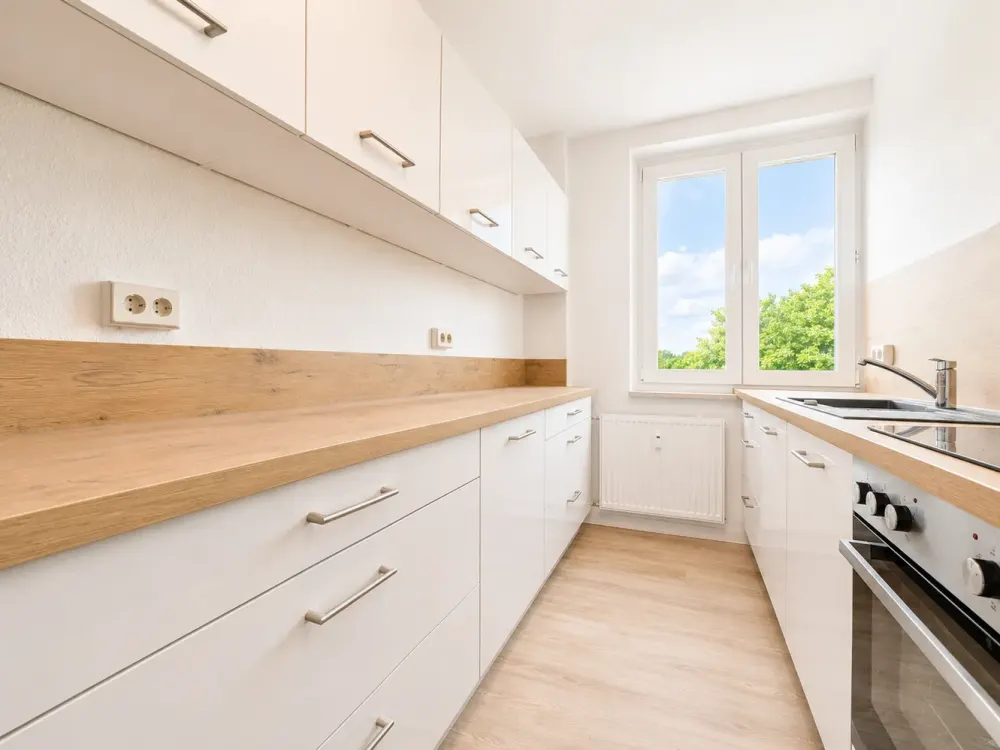 Neu Sanierte 4-RW * 3. OG * moderne EBK * Balkon * Tageslichtbad mit Wanne & WMA * zentral * TOP