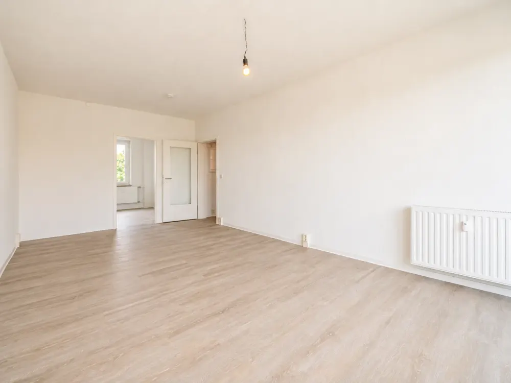 Neu Sanierte 4-RW * 3. OG * moderne EBK * Balkon * Tageslichtbad mit Wanne & WMA * zentral * TOP