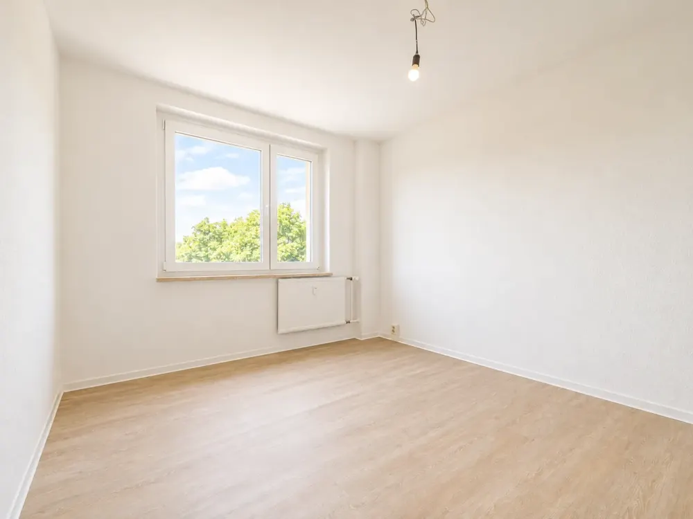 Neu Sanierte 4-RW * 3. OG * moderne EBK * Balkon * Tageslichtbad mit Wanne & WMA * zentral * TOP