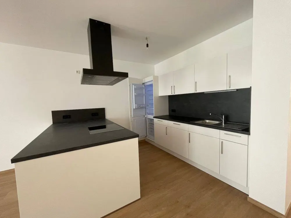 4-Room Apartment with Fitted Kitchen, 2 Bathrooms and 2 Balconies