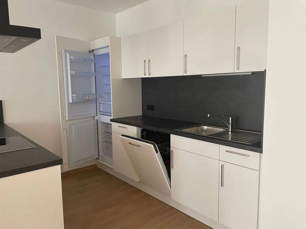 4-Room Apartment with Fitted Kitchen, 2 Bathrooms and 2 Balconies