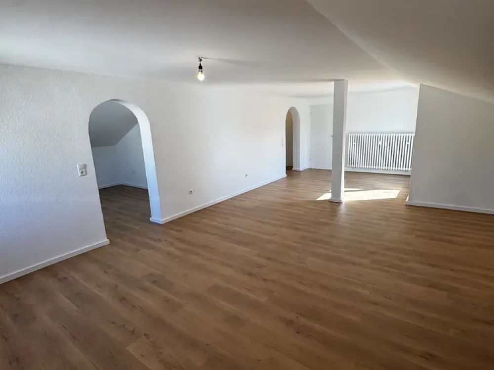 Charming, fully renovated 3-room attic apartment with loggia