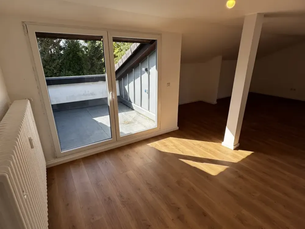 Charming, fully renovated 3-room attic apartment with loggia