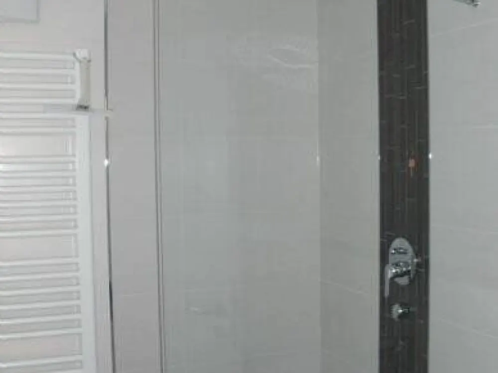 PENTHOUSE 3 1/2-Zimmer, für gehobene Ansprüche, modern, viele Extras, 1a-EBK, Eh-Parkett, Fußbodenhzg, TG, zentrale Lage, zur Miete von privat!