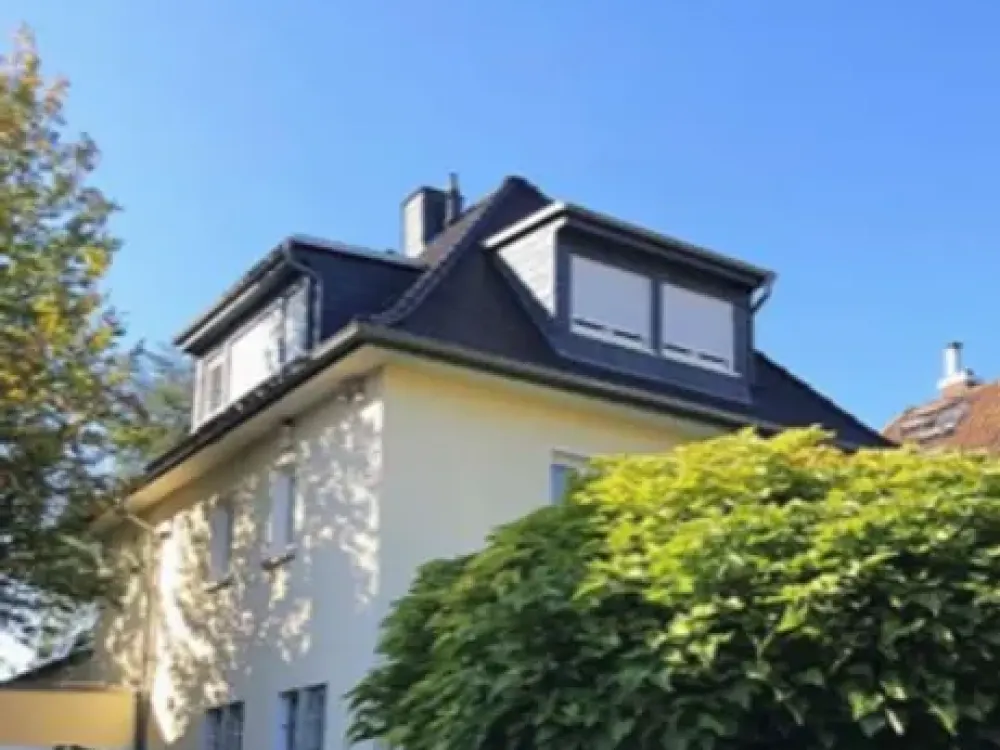 Schöne Maisonette Wohnung in 2-Familienhaus mit einem wunderschönen sehr großen Balkon