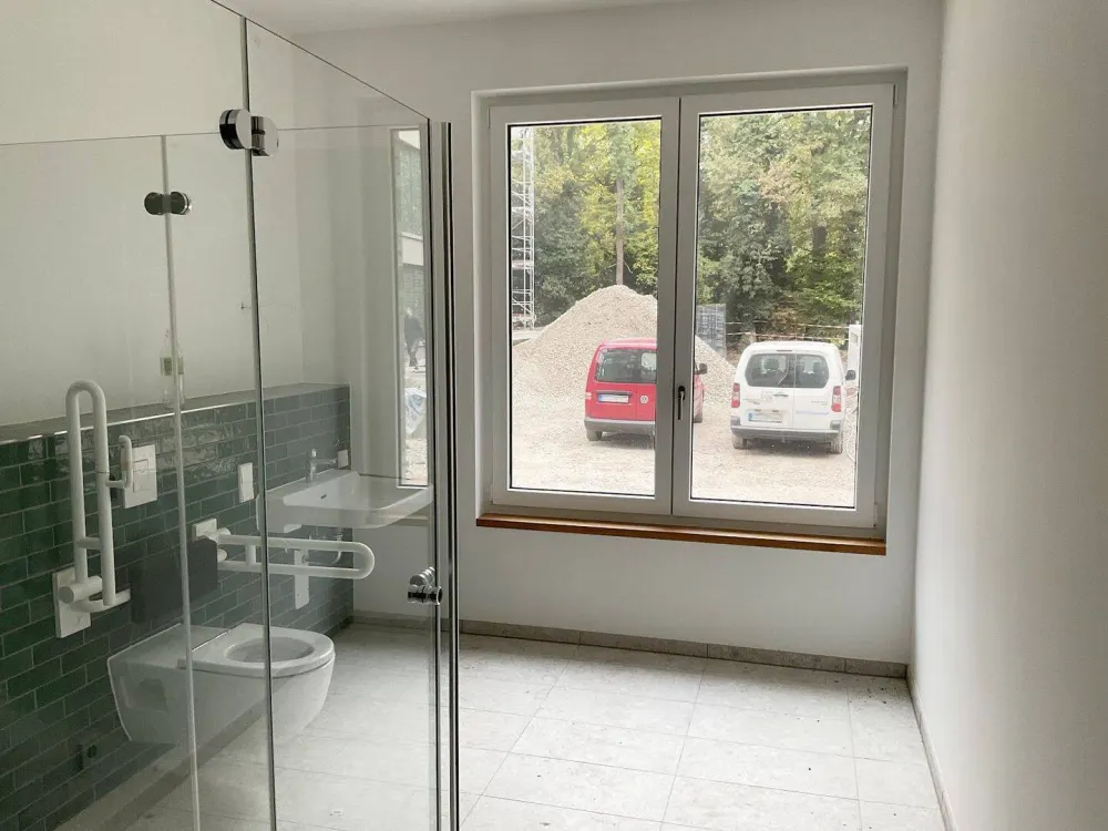 Barrierefreie Wohnung mit Terrasse - stilvoll & komfortabel wohnen, Einbauküche, Tageslichtbad